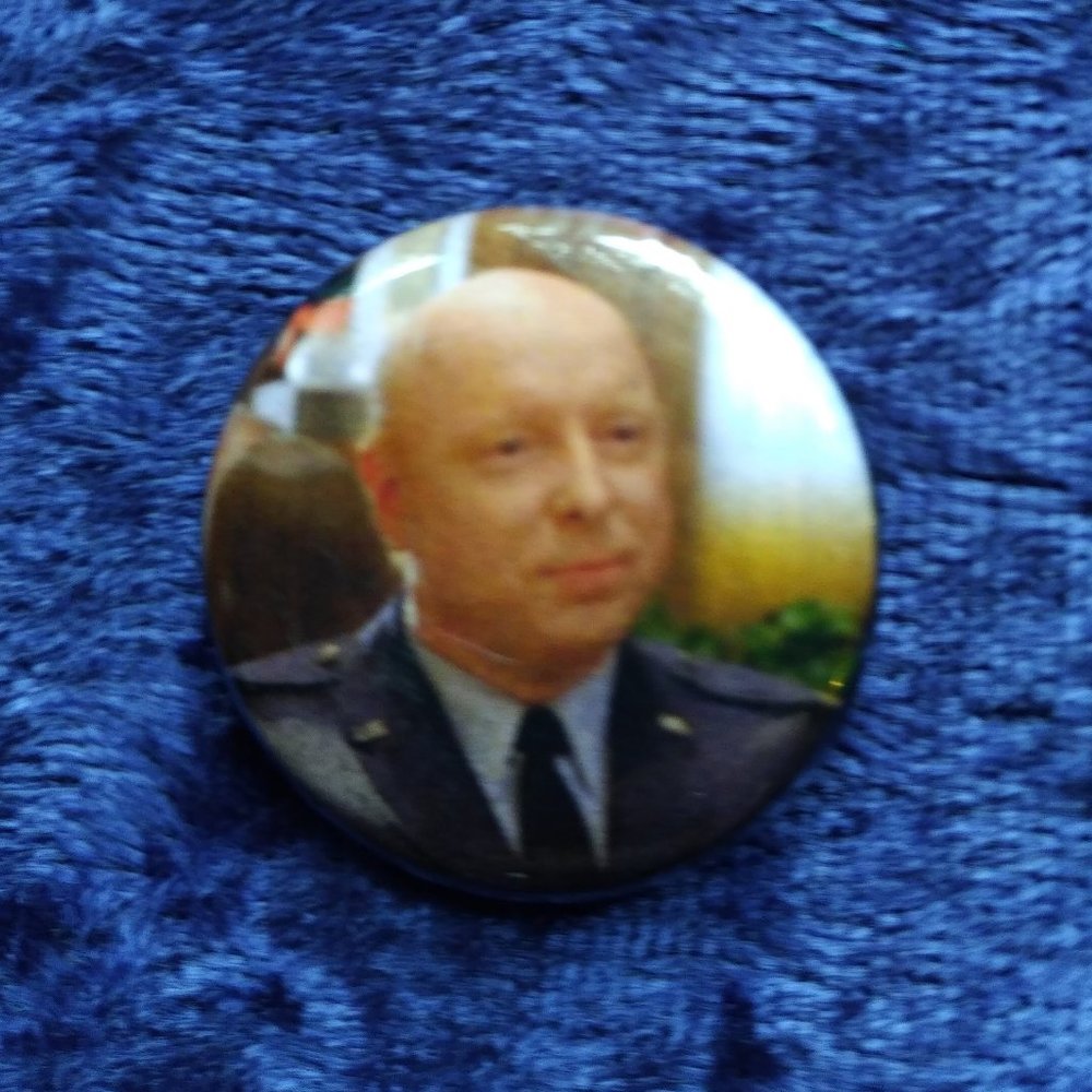 Twin Peaks Festival pin Major Garland Briggs